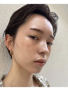 ベッド(BED)/眉ワックス+パリジェンヌ