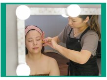 初めての方は座った状態で鏡を見ながら変化を楽しんで頂けます☆