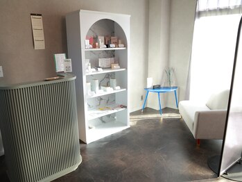 ニード(Need.)/フロント待合スペース