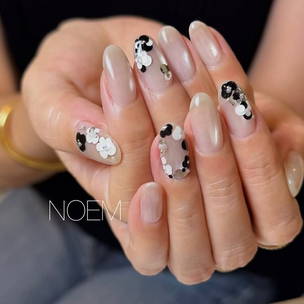 ネイルチップ フレンチガーリー ホロフラワー リボン 薔薇