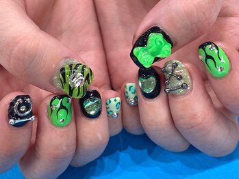 ネイルマフィア 渋谷(NAIL MAFIA)/ネオンカラー/強め/地雷/手書き