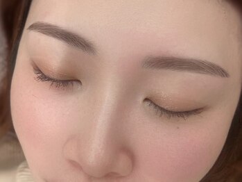 ヌク(nuq.)の写真/経験豊富なスタッフたちが施術！眉毛の形を均一に整えることで、顔全体の印象が引き締まり、魅力度UP♪