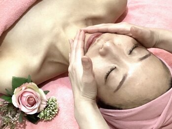 ユーアンドミー(You&Me)の写真/巻き肩改善に自信あり◎気持ちの良いオールハンド施術で背中スッキリ！自律神経も整い睡眠の質もアップ♪