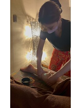 アジアンリラクゼーション ヴィラ 豊橋北店(asian relaxation villa)/バリ式リンパマッサージ施術風景