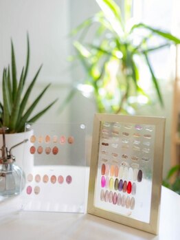 salon de pamilya × takara color【サロンドパミリヤ×タカラカラー】の写真/【似合わせcolor×art】あなただけの“色”で紡ぐネイル…好きな色と似合う色で個性を表現できるサロン。