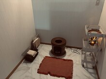 サロン カメリア(salon CAMELLIA)の雰囲気（お好きな本や動画を片手に、贅沢な１人時間を満喫できる空間です）