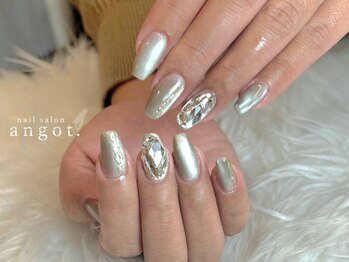 アンガット(angot.)/縦ニュアンスラインネイル