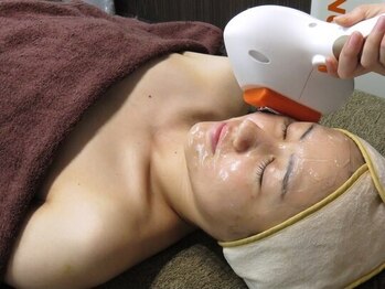 サロンドサニー(salon do sunny)の写真/《肌の悩みを改善♪今の時期に◎》金イオンマスク+光フェイシャル+仕上げまで!至れり尽くせりプラン＊