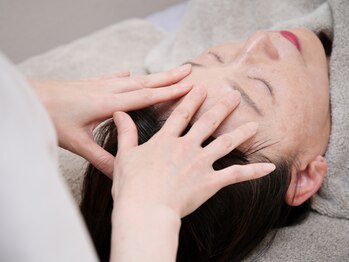 シェノン(CHAINON)の写真/【年齢によるお悩みにアプローチ】小顔矯正&ヘッドマッサージで、超リフトアップで若見え効果を実感☆
