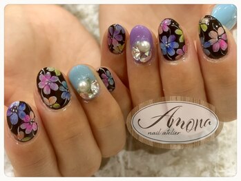 アモーナ ネイルアトリエ(amona nail atelier)/ビジューが可愛いフラワーnail☆