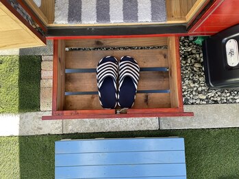 ムスビ(musubi)/靴はドア下の靴箱へ収納