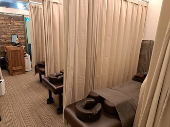 もみほぐしラクア 和光店(もみほぐしRakua)/ベッドは４台です