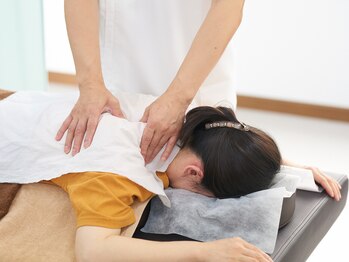 大倉山まるふく整体院の写真/【首肩改善45分/3200】長期間のデスクワークやスマホ疲れで溜まる辛い肩こりを専門施術でリフレッシュ！