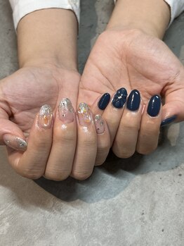 エム(em)/アシンメトリーネイル