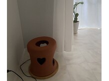 サロン ヒナイチ(Salon_hinaichi)の雰囲気（黄土椅子のため、自然殺菌作用で衛生的に使っていただけます！）