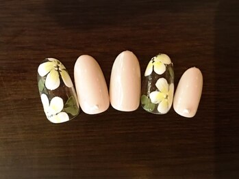 ネイルサロン ジュネイル(NAIL SALON JUNAIL)/白フラワー×ベージュ