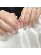 ディーヴァス(DIVAS)/白フレンチネイル