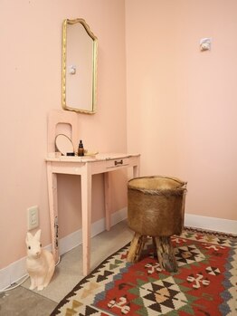 トナリ鍼灸院/お着替え&メイクルーム