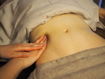 ネネ(Nene)/【施術風景】腸もみ×内臓整体