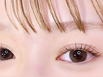 レナークソワン(LENAHC SOIN)の写真/初めての方にも◎濃い眉や重たい目元も自分に似合うデザインで印象変化♪似合わせラッシュリフト￥4950