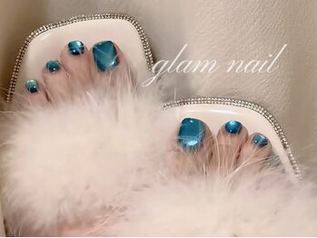 グラム(Glam)の写真/【トレンドを押さえた足元で一歩先のおしゃれを】フットネイルで素敵な足元に!ハンドネイルができない方に!