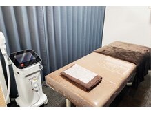 清潔感のある完全個室で落ち着いて施術