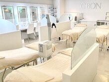 シーボン 中野店の雰囲気（明るく広々とした開放的なサロン空間。初めての方も通いやすい）