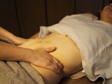 ネネ(Nene)/【施術風景】腸もみ×内臓整体