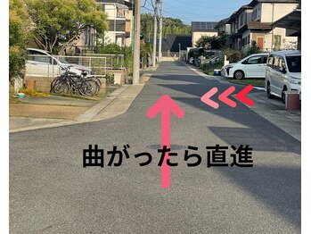 キヅキ鍼灸整体スタジオ(KIZUKI鍼灸整体スタジオ)/右折すると緑のアパート