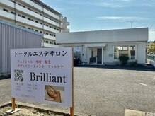 ブリリアント(Brilliant)の雰囲気(店舗前に広い無料駐車場有り。雨の日でも便利。)