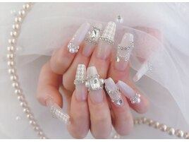 キラキラ白ネイル