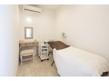 全室個室の業界最高級マツエク専用のリクライニングソファ