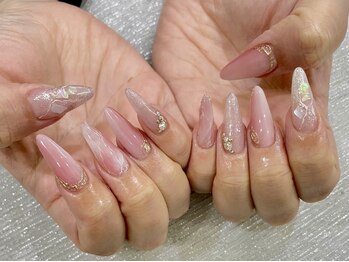 ハナヒラ(hanahira)の写真/美フォルムでスラっとした綺麗な指先に！好みの長さで大人可愛い上品な仕上がりに見るたびトキめく♪