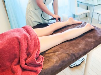 フォーレディ 恵比寿店の写真/気持ちよくて眠ってる間に、細身のパンツが履ける脚へ【フォーレディ式美脚】