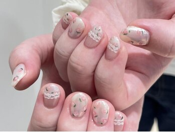 アングゥ ウル(ungu ul)/小花柄ネイル