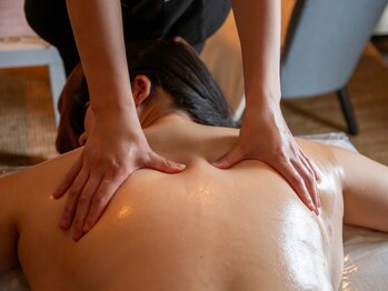 ホービー(Ho-Bi)の写真/国産のアロマオイル使用アーユルヴェーダ◎肩こり/むくみ/寝不足による疲労感を緩和し、自律神経を整える!