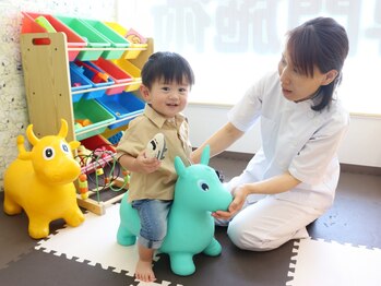 あやのはりきゅう整骨院の写真/通いやすい価格で◎「痛み」「コリ」を根本から改善します!ベビーカーのまま入れます!!お子様も楽しい★★