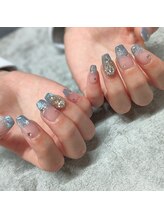 ラタンネイル(LATAM NAIL)/ブルーマグネットにパーツ