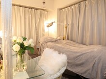 フェイシャルのお部屋◎ボディのお部屋は落ち着ける暗さです♪