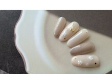 ネイルアンドアイラッシュスタジオ シュシュ(chouchou)/大人シンプルお花デザイン