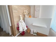 エルア 岡山表町大雲寺店(elua)の雰囲気（店内の雰囲気/白を基調としたお洒落なデザイン／落ち着いた空間）