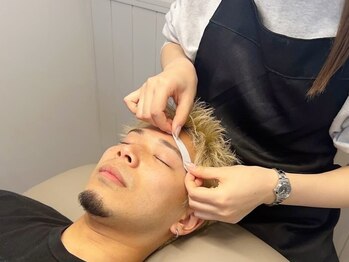 メンズ眉毛サロン　More 福岡博多【メンズアイブロウ/メンズ眉毛】【6月2日NEWOPEN】の写真/【仕事でもプライベートでも好印象に！】骨格に合わせた丁寧なカウンセリング◎眉毛WAX脱毛で清潔感UP◎