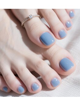 ネイルサロン マジックガール(Nail Salon MagiqueGirl)の写真/フットもハンドも輝く！マグネットワンカラーで指先から気分を上げるサロン◎