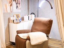 ローブ バイ ヘアサロンエム 新宿(L'Aube by HAIR SALON M)の雰囲気（ふかふかのリクライニングはお客様に大好評です！）