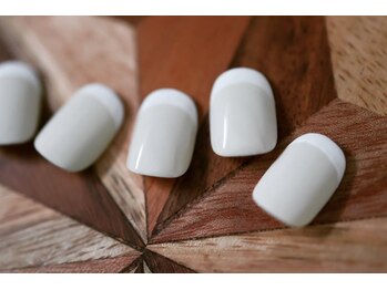 クロ(KURO)/ホワイトフレンチ