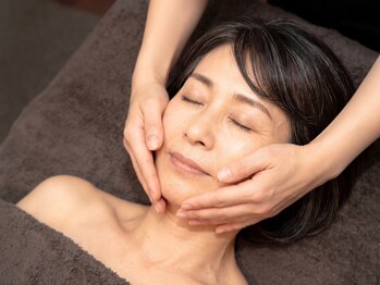 リラクゼーションサロン オーロラ(relaxation SALON Aurora)の写真/《50代以上限定》年齢たるみ徹底改善【全顔♪３D小顔マッサージ＋エイジング美顔★90分￥11000】劇的効果◎