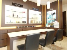 刀根化粧品店の雰囲気(シナクティフ、クレ・ド・ポーボーテ、ベネフィーク揃えてます☆)