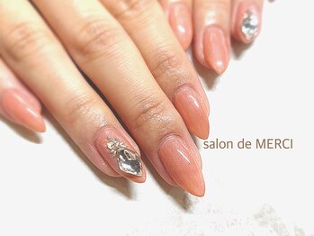 サロン ド メルシー(Salon de MERCI)/大粒ストーン☆