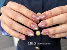 厳選した高級感のある艶マグネット。135色以上からライフスタイルに合わせて。