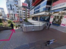 メンズ専門 ダンディースター大宮店/アルシェ入口の手前の階段おりる